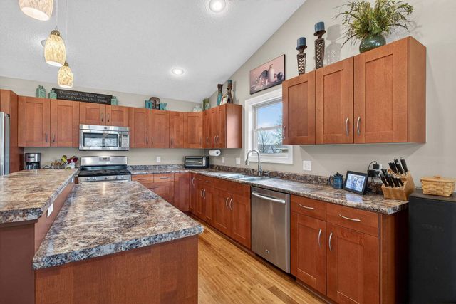 800 Hartz Court 800, Leclaire, IA 52753