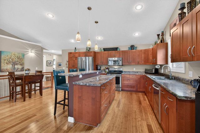 800 Hartz Court 800, Leclaire, IA 52753