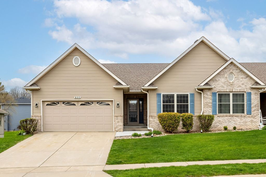 800 Hartz Court 800, Leclaire, IA 52753
