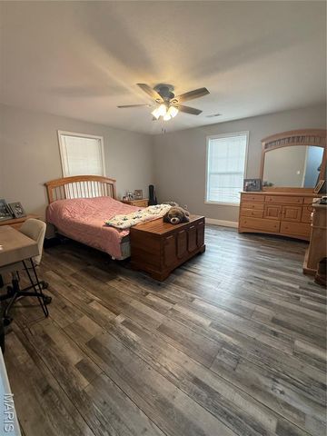 4800 Pebble Lane, Farmington, MO 63640