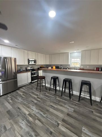 4800 Pebble Lane, Farmington, MO 63640