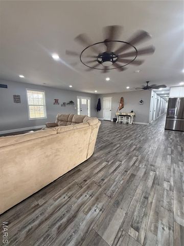 4800 Pebble Lane, Farmington, MO 63640