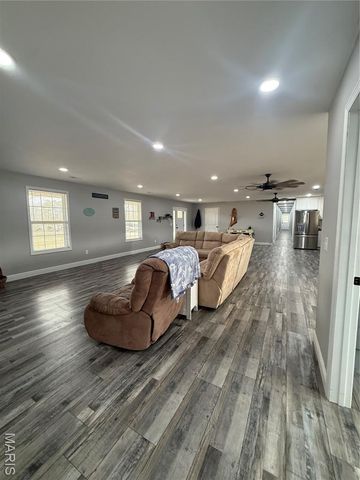 4800 Pebble Lane, Farmington, MO 63640