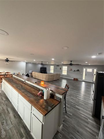 4800 Pebble Lane, Farmington, MO 63640