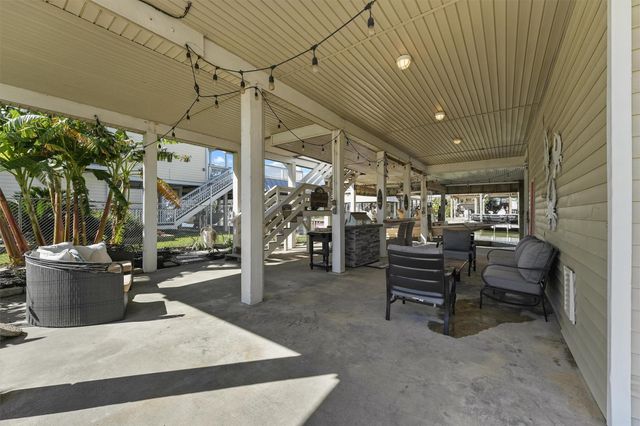 22202 Frio Drive, Galveston, TX 77554
