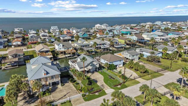 22202 Frio Drive, Galveston, TX 77554