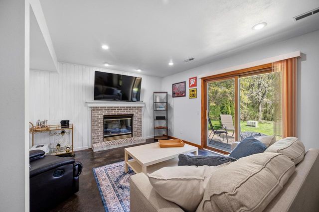 3361 Basil DRIVE, Madison, WI 53704