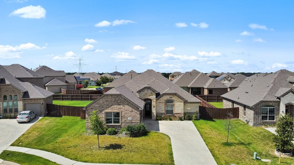 3724 Twin Pines Drive, Grand Prairie, TX 76065