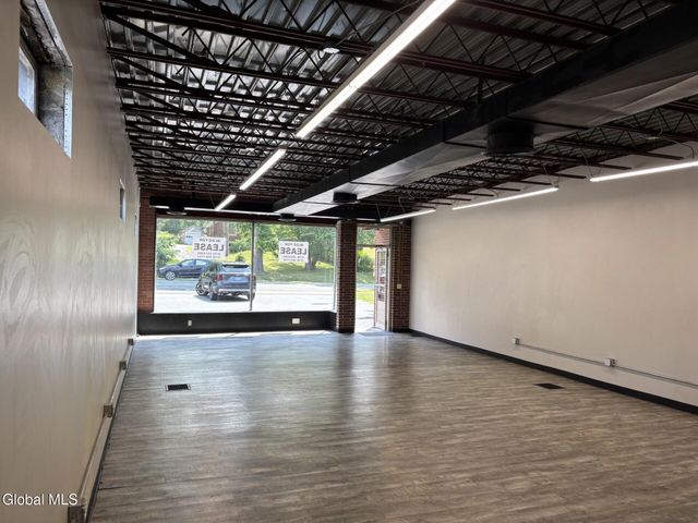 264 N Greenbush Road, North Greenbush, NY 12180
