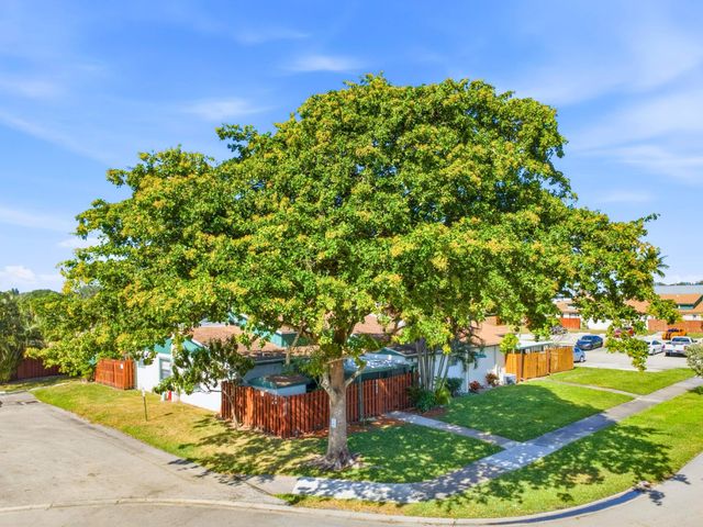 1020 Manor Drive 1-C, Palm Springs, FL 33461