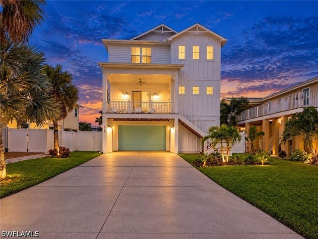 129 Pearl ST, Fort Myers Beach, FL 33931