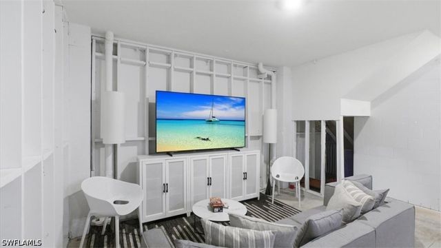 129 Pearl ST, Fort Myers Beach, FL 33931