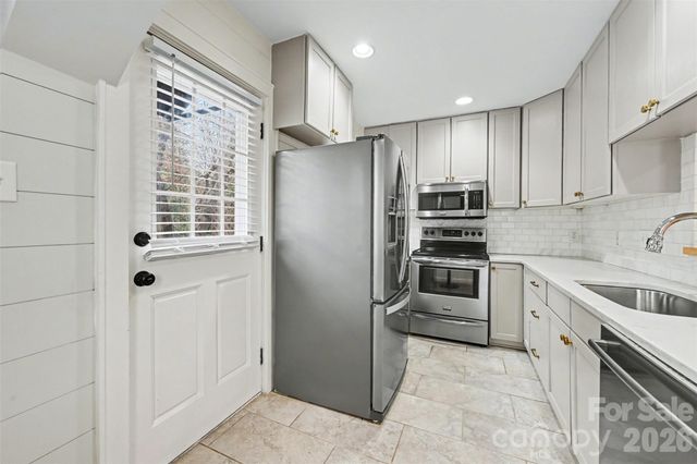 231 Wakefield Drive A, Charlotte, NC 28209