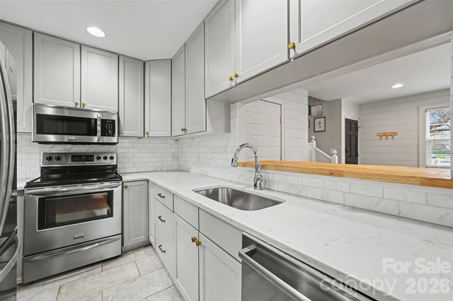 231 Wakefield Drive A, Charlotte, NC 28209