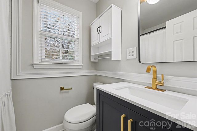 231 Wakefield Drive A, Charlotte, NC 28209