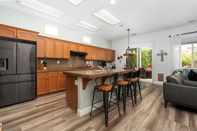 1812 N Graybark Avenue, Clovis, CA 93619