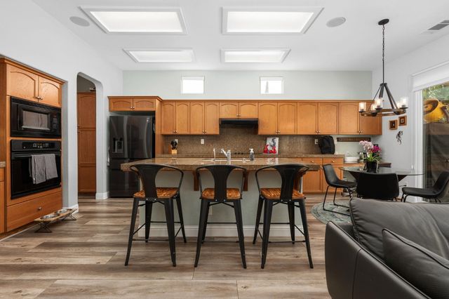 1812 N Graybark Avenue, Clovis, CA 93619