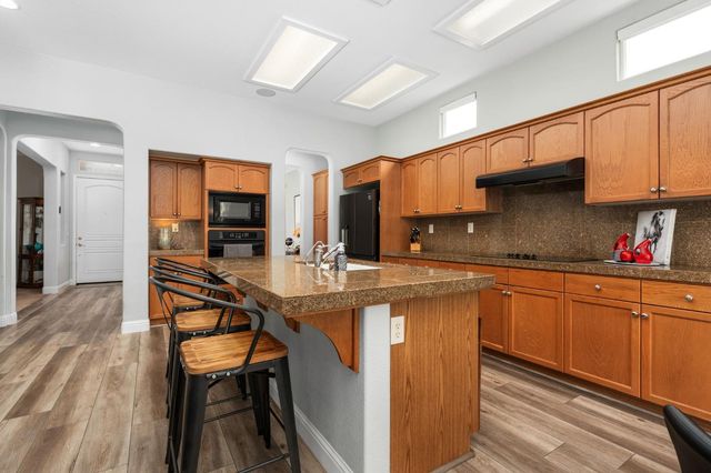 1812 N Graybark Avenue, Clovis, CA 93619
