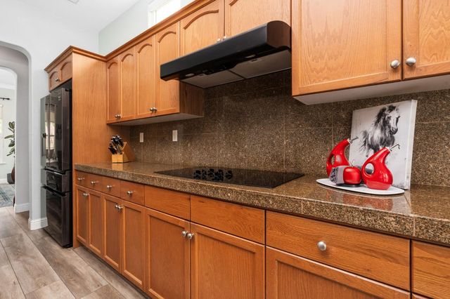 1812 N Graybark Avenue, Clovis, CA 93619