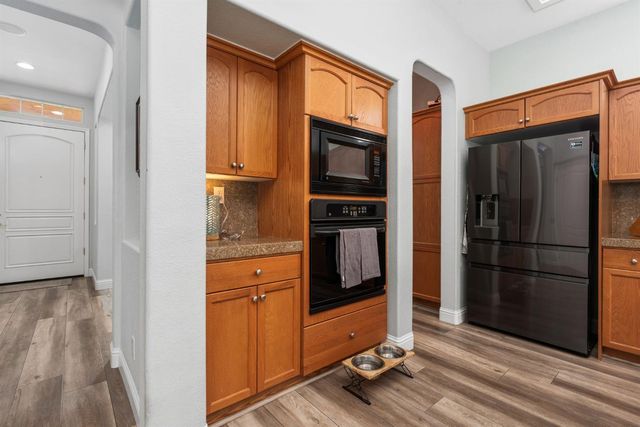 1812 N Graybark Avenue, Clovis, CA 93619