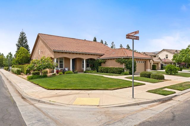 1812 N Graybark Avenue, Clovis, CA 93619