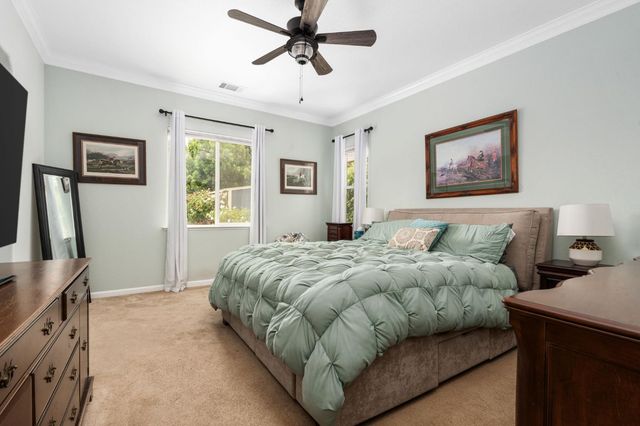 1812 N Graybark Avenue, Clovis, CA 93619