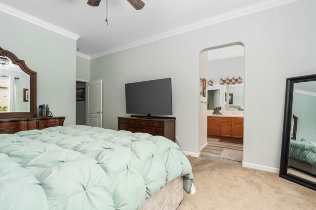 1812 N Graybark Avenue, Clovis, CA 93619