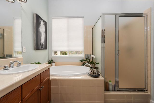 1812 N Graybark Avenue, Clovis, CA 93619