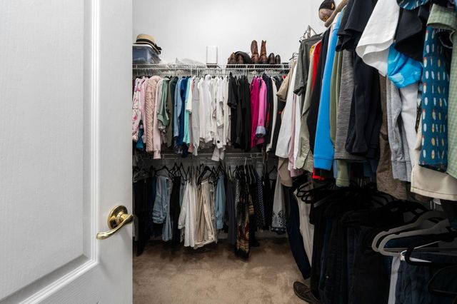 1812 N Graybark Avenue, Clovis, CA 93619