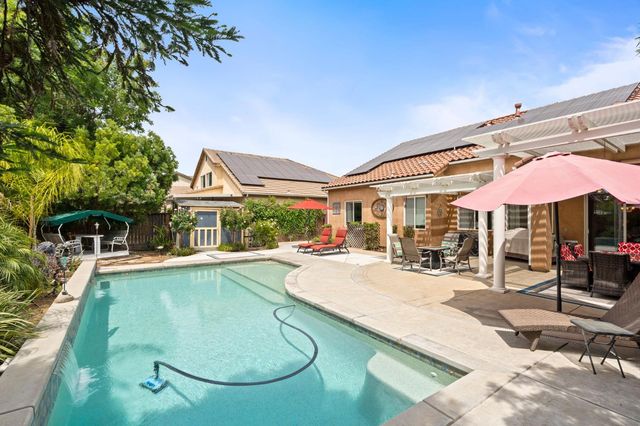 1812 N Graybark Avenue, Clovis, CA 93619