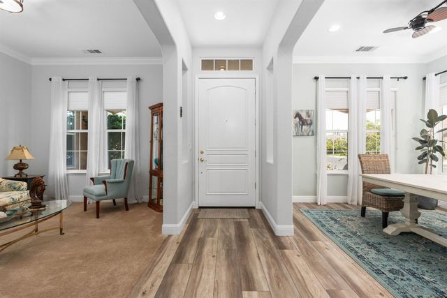 1812 N Graybark Avenue, Clovis, CA 93619
