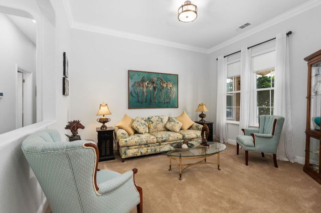 1812 N Graybark Avenue, Clovis, CA 93619