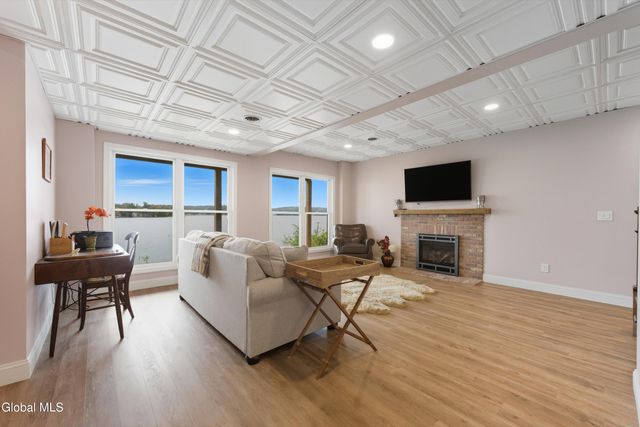 1 Garside Rd Extension, Saratoga Springs, NY 12866