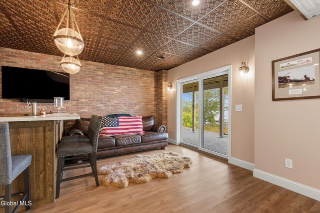 1 Garside Rd Extension, Saratoga Springs, NY 12866