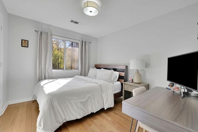 10945 Pinehigh Drive, Alpharetta, GA 30022