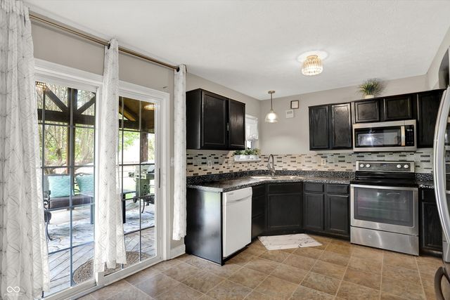 2002 Oakbrooke Court, Avon, IN 46123