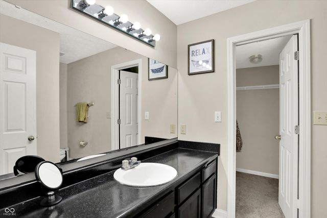 2002 Oakbrooke Court, Avon, IN 46123