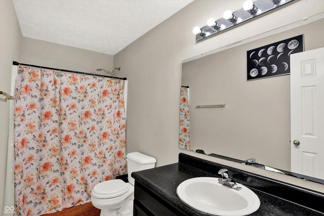 2002 Oakbrooke Court, Avon, IN 46123