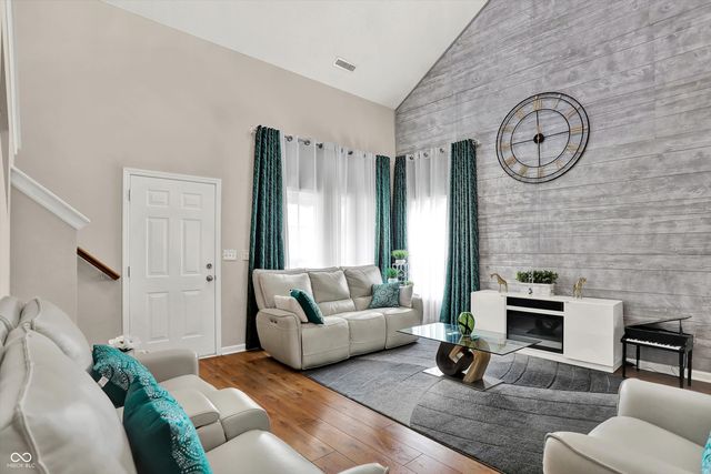 2002 Oakbrooke Court, Avon, IN 46123