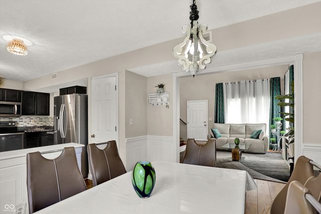 2002 Oakbrooke Court, Avon, IN 46123