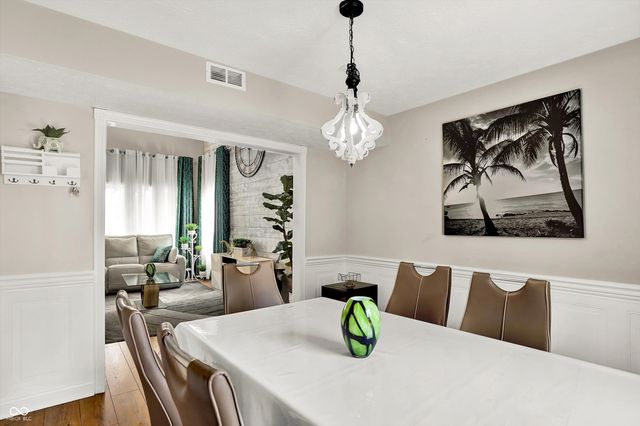 2002 Oakbrooke Court, Avon, IN 46123