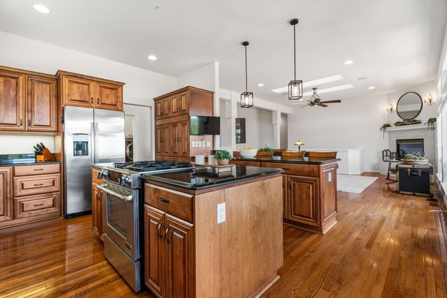 1036 Niagara Falls Drive, Redmond, OR 97756