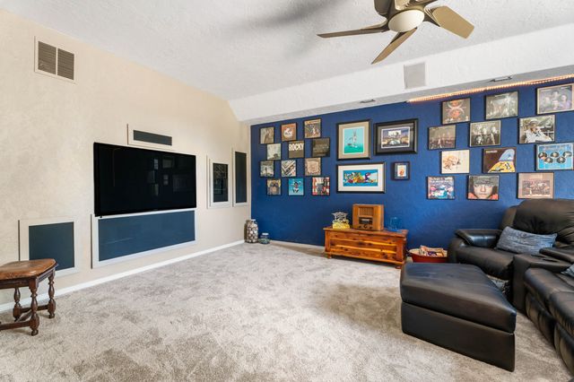 1036 Niagara Falls Drive, Redmond, OR 97756