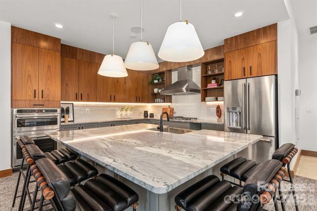 4220 Colony Plaza Drive 11B, Charlotte, NC 28211