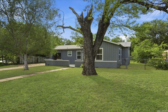 221 Balcones Heights Rd, Balcones Heights, TX 78201