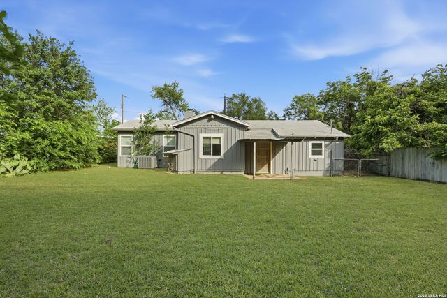 221 Balcones Heights Rd, Balcones Heights, TX 78201