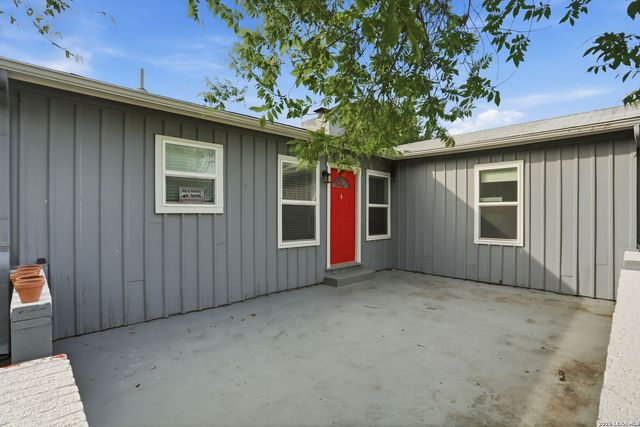 221 Balcones Heights Rd, Balcones Heights, TX 78201