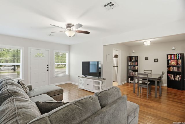 221 Balcones Heights Rd, Balcones Heights, TX 78201