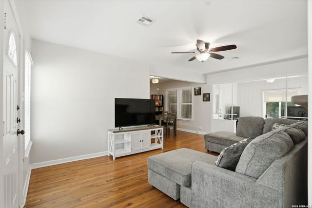 221 Balcones Heights Rd, Balcones Heights, TX 78201