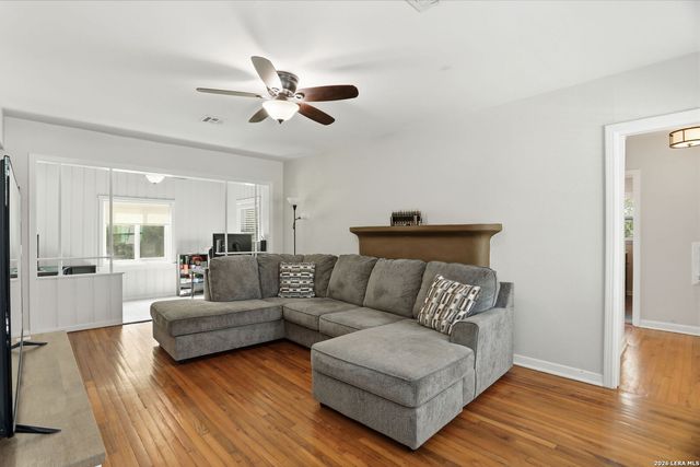 221 Balcones Heights Rd, Balcones Heights, TX 78201